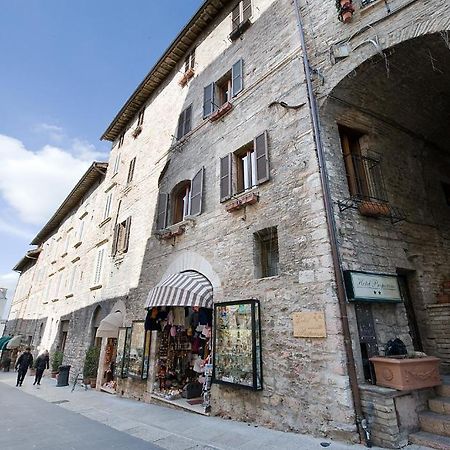 Hotel Properzio Assis Exterior foto