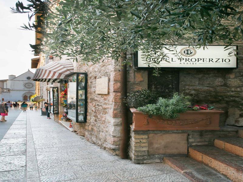 Hotel Properzio Assis Exterior foto