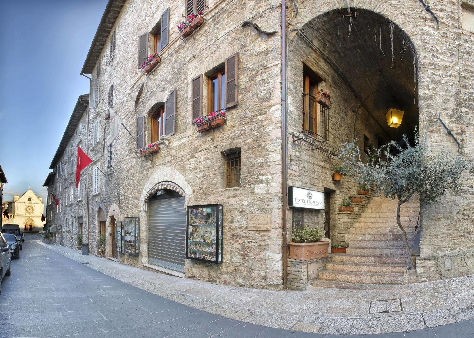Hotel Properzio Assis Exterior foto